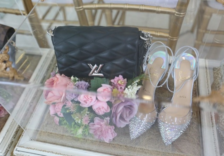<i>Hand bag</i> Louis Vuitton dan Sepatu Kaca