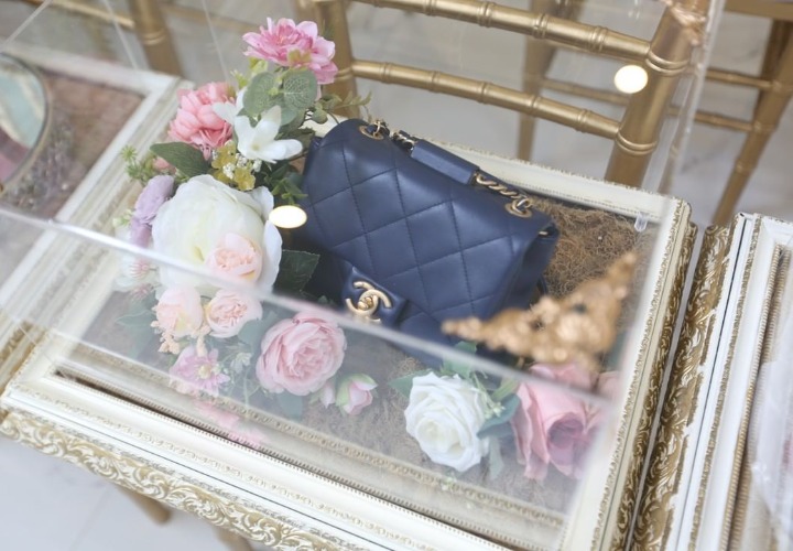 Tas Chanel berwarna Navy 