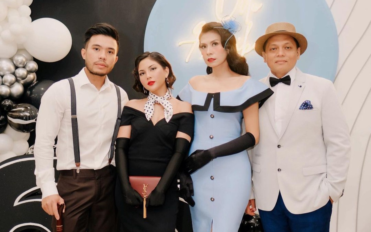 Foto-foto Mesra Jessica Jane dan Kekasih Baru