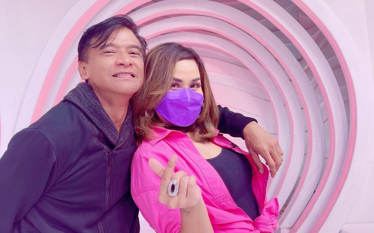 Idola Sejak Lama, Melaney Ricardo Ungkap Rasa Senang Bisa Foto Bareng Donny Damara