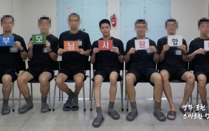 Potret Perdana di Militer Terungkap, Kondisi Taemin SHINee Dikhawatirkan 1