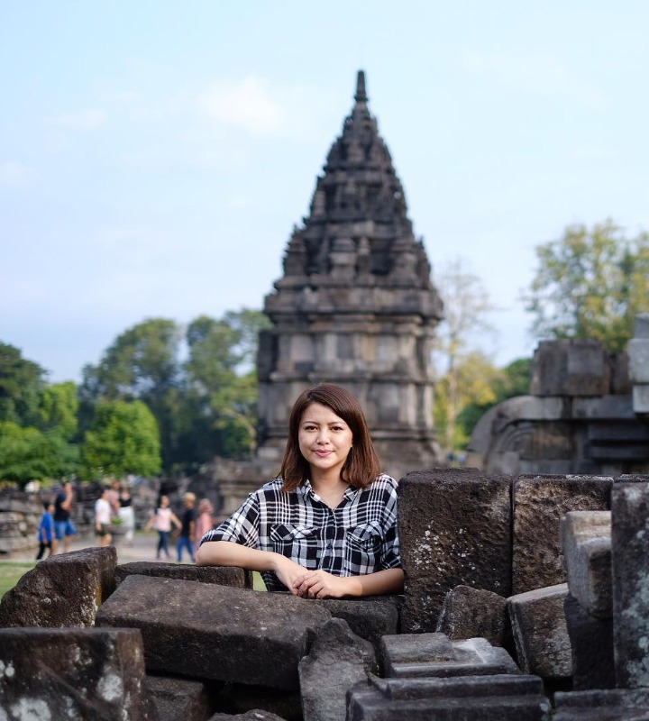 Momen kunjungan ke candi harus tetap trendi 