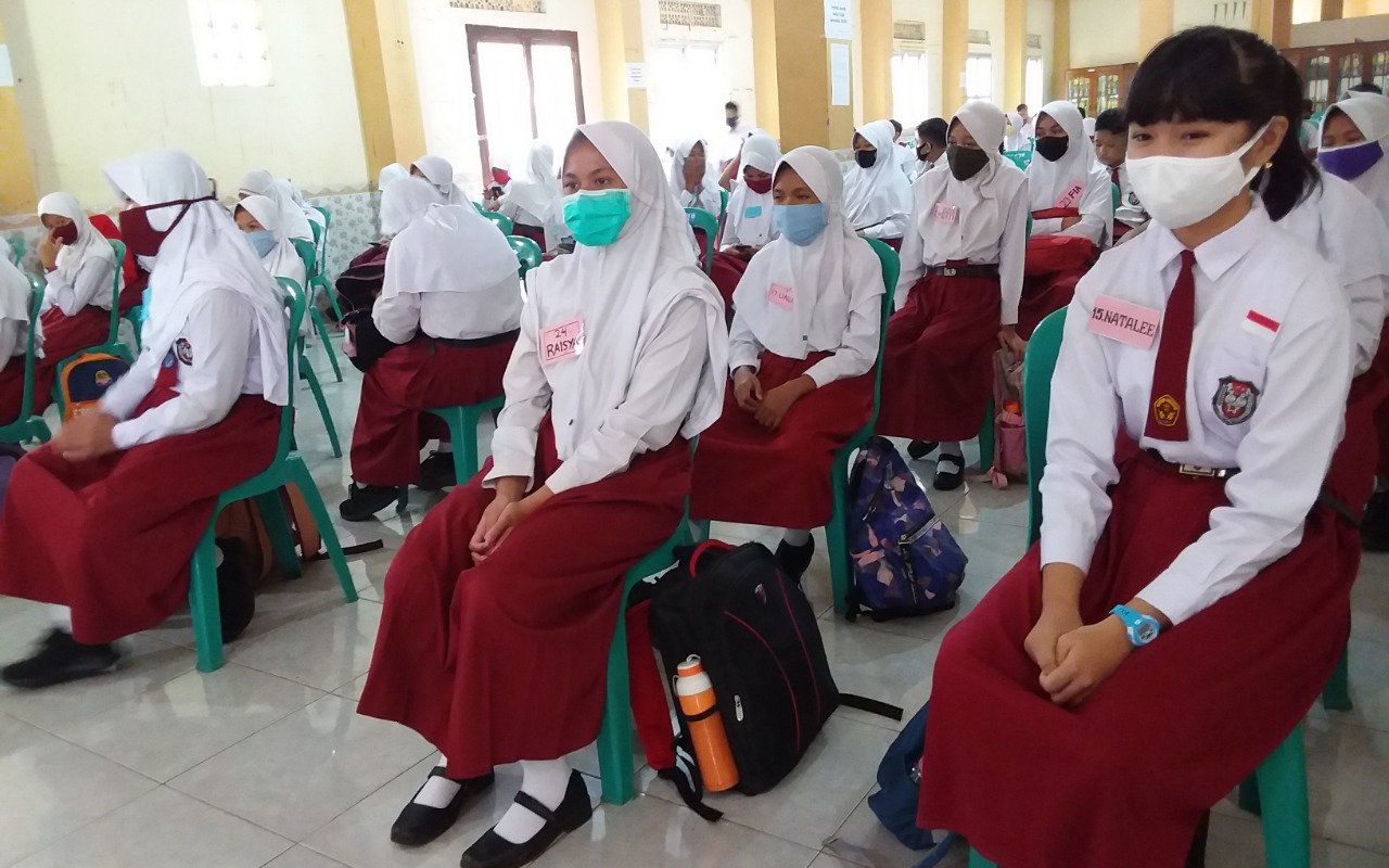 Sekolah Tatap Muka Tetap Mulai Juli Walau RI 'Banjir' COVID-19, Ini Alasan Kemendikbudristek