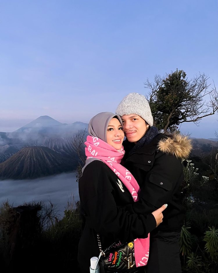  Liburan Atta dan Aurel ke Bromo