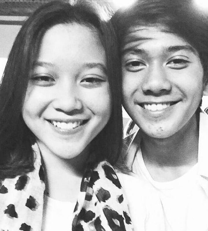 Senyuman Iqbaal dan Zidny tampak sumringah, keduanya terlihat mirip ya