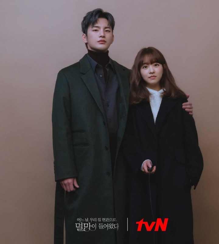 Potret bahagia tapi tampak haru saat Tak Dong Kyung foto bersama Myul Mang