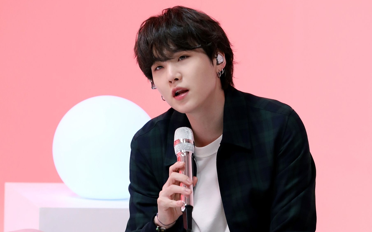 Suga BTS Beberapa Kali Terciduk Dukung Wanita, Ucapan di Masa Lalu Tuai Sorotan