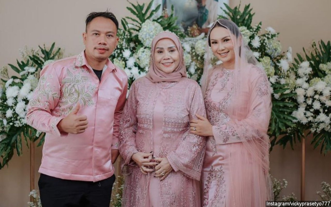 Kalina Oktarani Akhirnya Pulang, Ibunda Vicky Prasetyo Pilih Pamer Kemesraan Bareng Suami Bule Turki