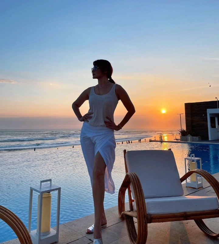Pamer <i>body goals</i> saat sunset