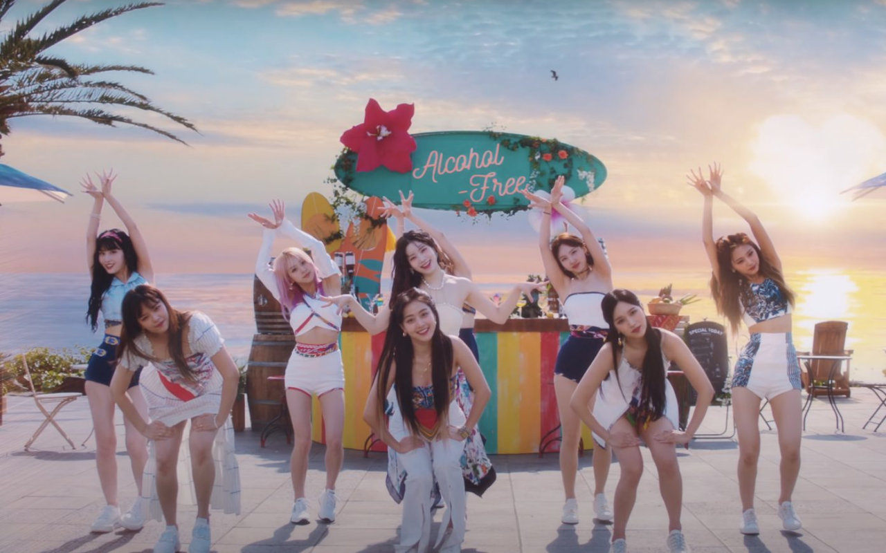 TWICE Tunjukkan Kesalahan dalam MV 'Alcohol-Free,' Member Ini Ketakutan Saat Syuting