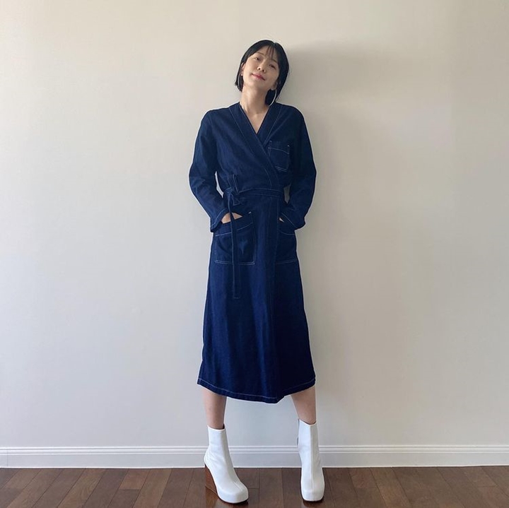<i>Dress</i> dan <i>Boots</i> yang <i>Simple </i>namun kece ala Kim Se Eun