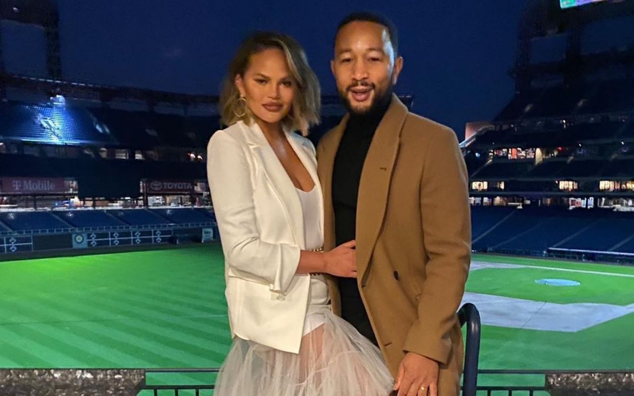 Dituding Buat Michael Costello Berniat Bunuh Diri, John Legend Pasang Badan Untuk Chrissy Teigen