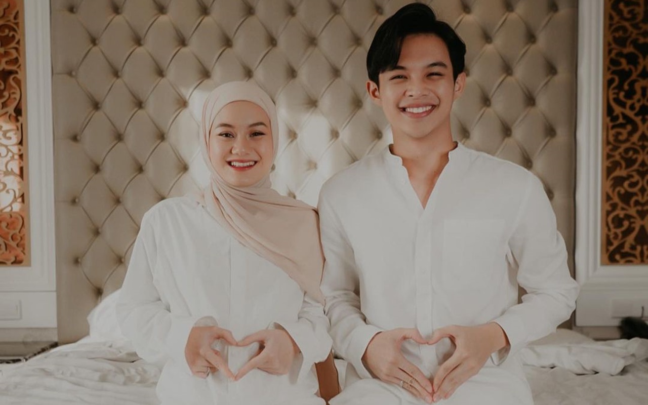 Dinda Hauw Akhirnya Melahirkan, Rey Mbayang Pamer Wajah Anak Pertama Tampan Ala Oppa Korea