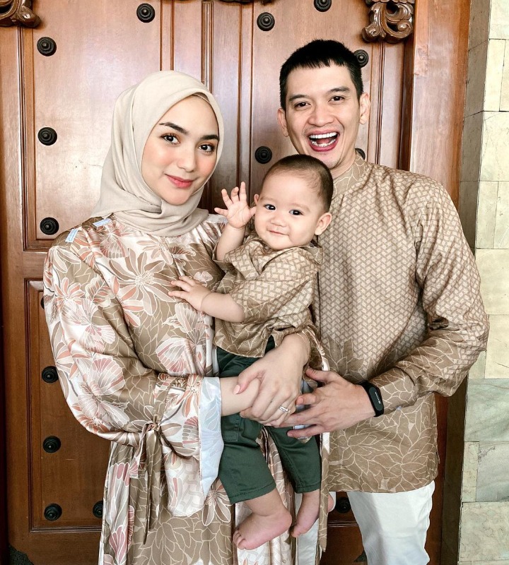 Mengenakan Baju Seragam Saat Lebaran
