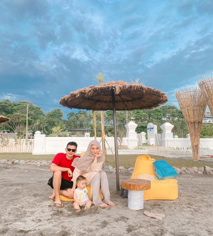 Menikmati Liburan di Pantai 
