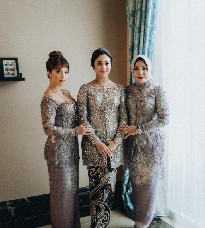 Winona Bersama sang Kakak dan Ibunya