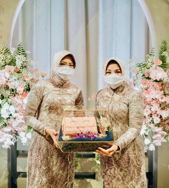  Momen Ketika Memberikan Seserahan