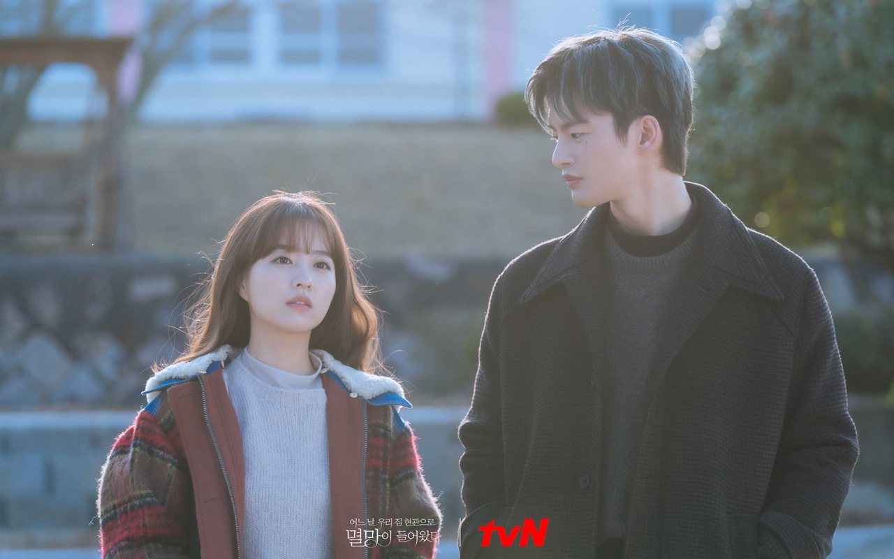 Park Bo Young Diduga Meninggal, 'Doom At Your Service' Rilis Momen Romantis Ditemani Seo In Guk