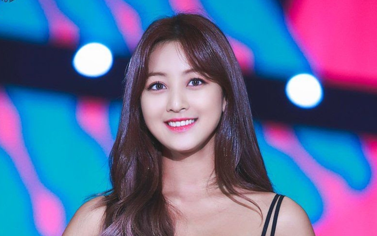 Jihyo TWICE Alami Masalah Kostum, Member Ini Mati-Matian Tahan Tawa