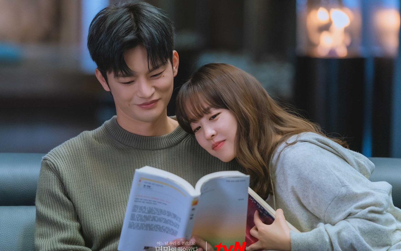 Park Bo Young dan Seo In Guk Makin Lengket Kayak Lem di 'Doom At Your Service'