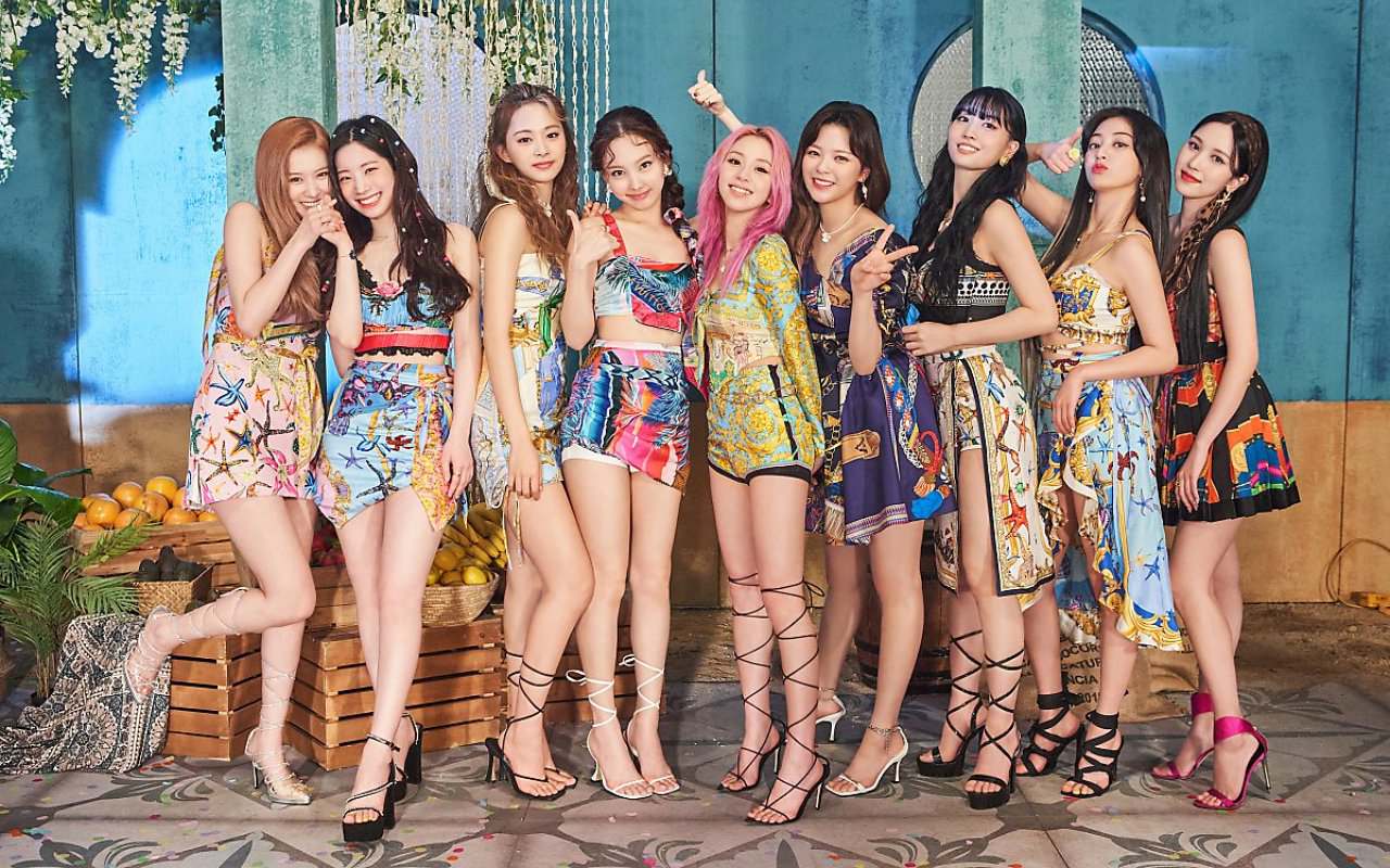 TWICE Cetak Sejarah Girl Grup Dunia Di Billboard Pasca 'Taste Of Love' Puncaki Album Sales Chart