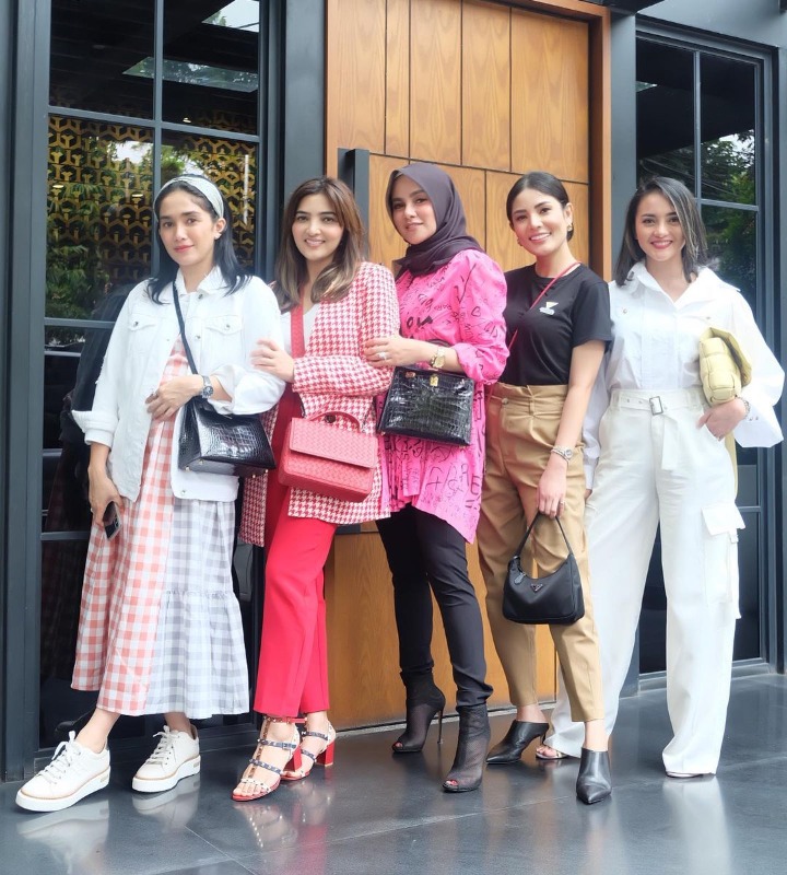 Keseruan Persahabatan Olla dan Nindy