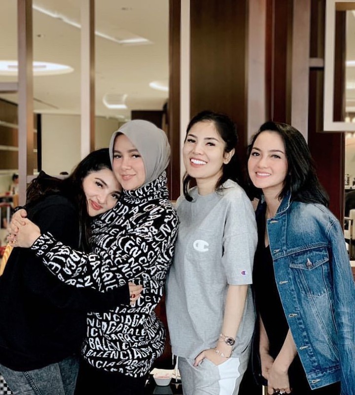 Sebagai Sahabat, Olla dan Nindy Saling <i>Support</i> Dalam Keadaan Apapun