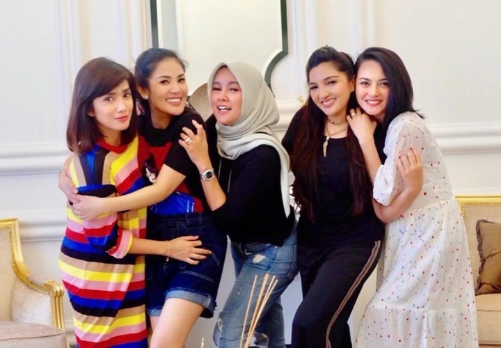 Potret Geng Sosialita Ala Olla dan Nindy