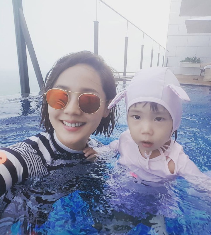 Berenang Bersama Anak Tercinta