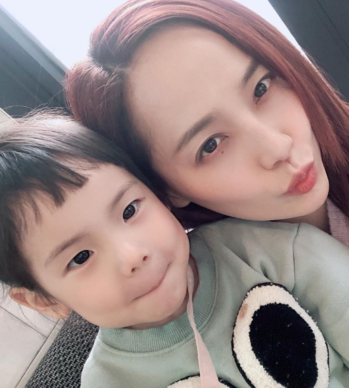 Ekspresi Ibu dan Anak yang Imut 