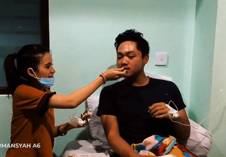 Makin Mesra Saat Azriel Sakit