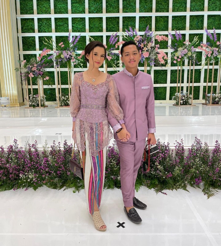 Tampil Kompak Saat Hadiri Nikahan Sang Kakak
