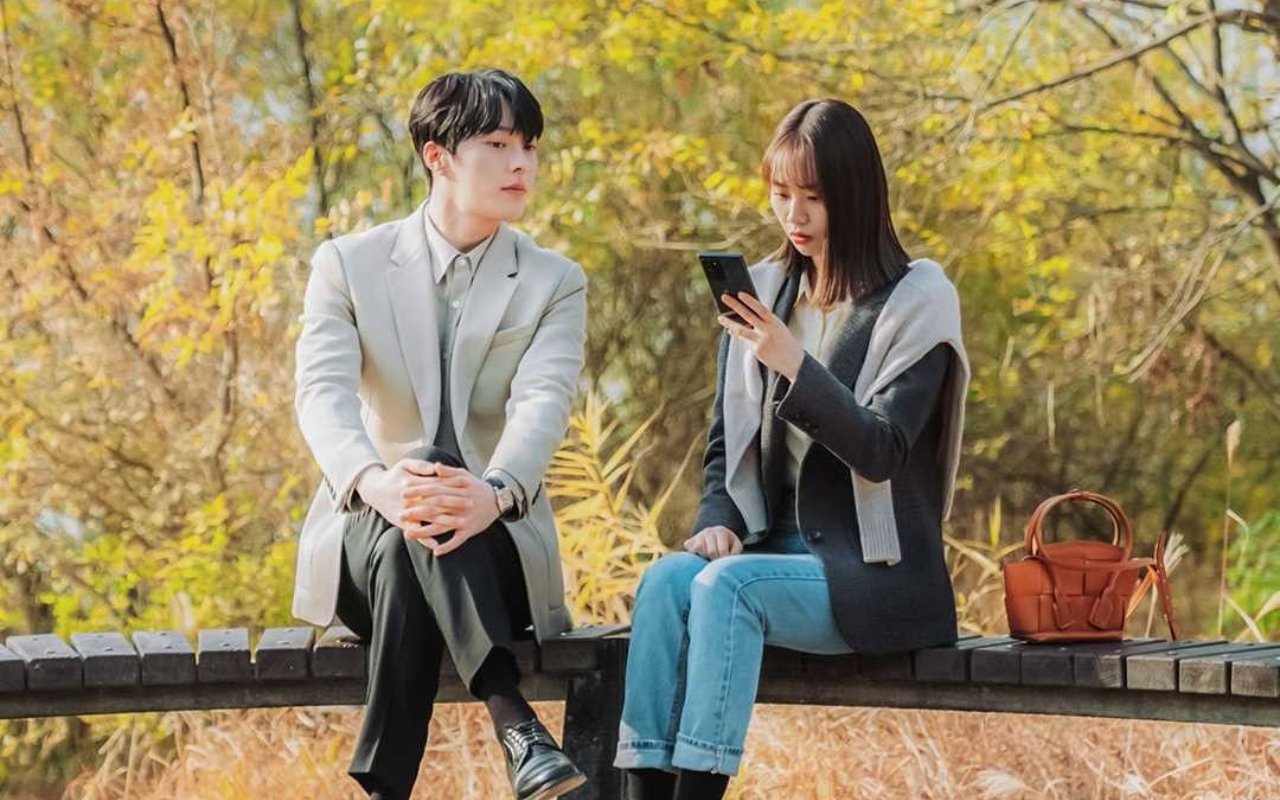 35+ Lee Hyeri Jang Ki Yong Background