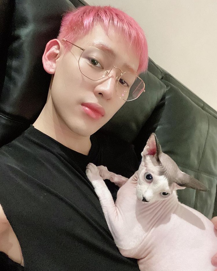 <i>Me Time</i> BamBam bersama Latte