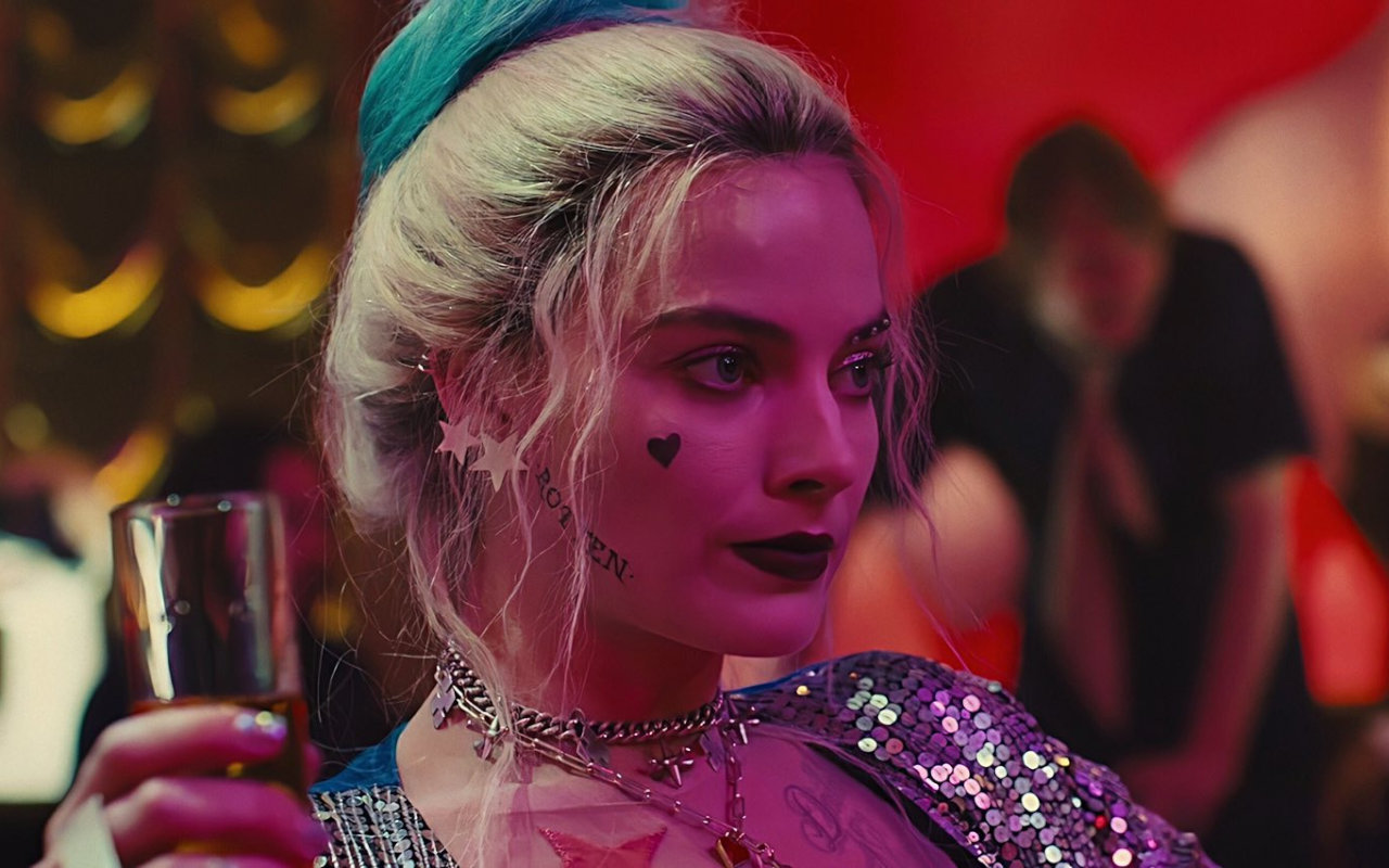 Inilah Alasan Tato Wajah Ikonik Harley Quinn Dihilangkan Dalam 'The Suicide Squad'