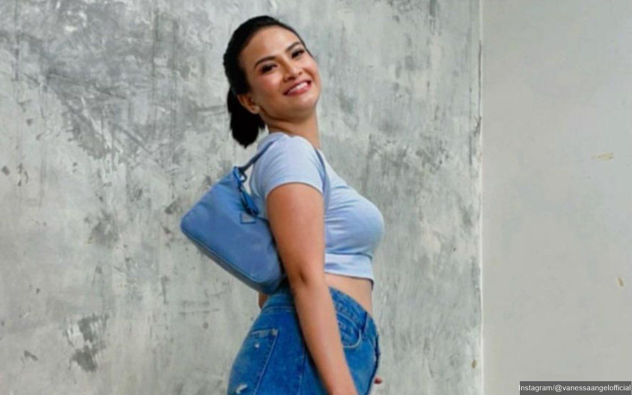 Kembali Pamer Pakai Kalung Rp 300 Juta, Vanessa Angel Malah Bikin Salfok ke Bentuk Badan