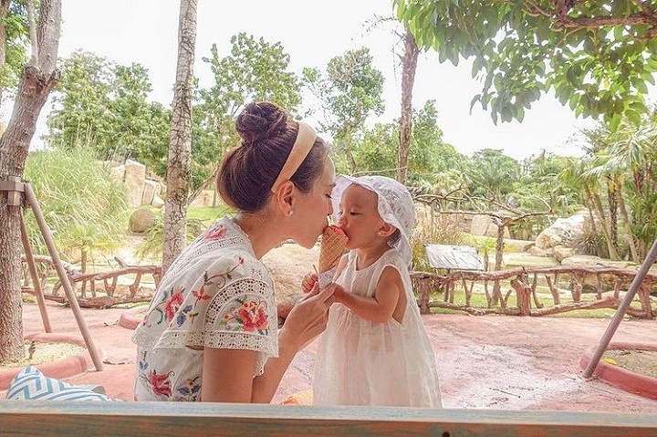 Claire dan Shandy sangat dekat
