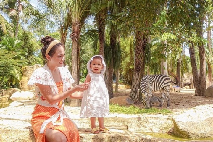 Shandy aulia dan claire <i>me time</i> di kebun binatang
