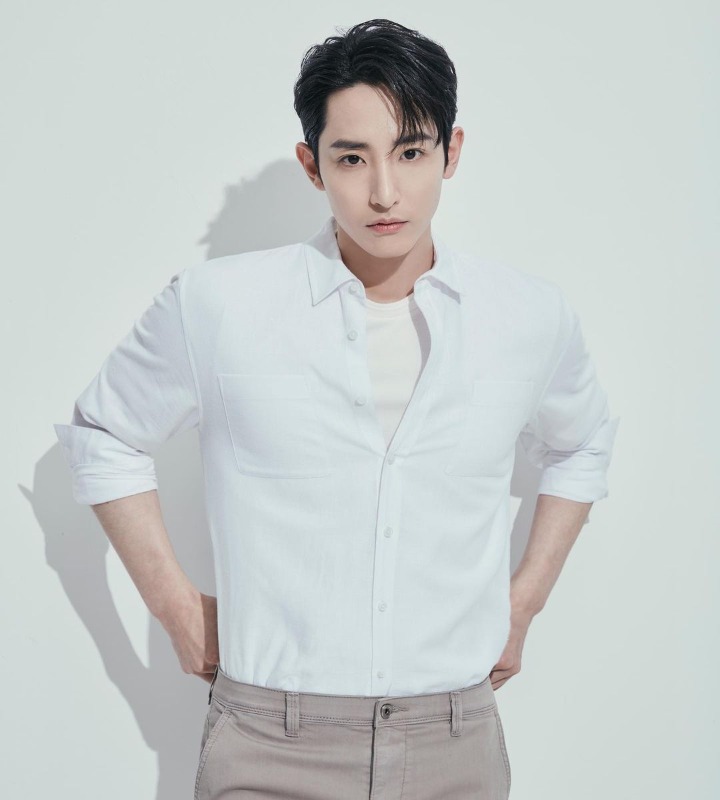 Rambut Hitam Ciri Khas Lee Soo Hyuk