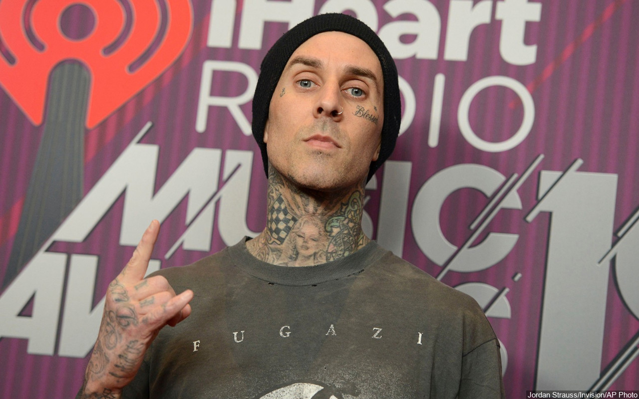 Travis Barker Akhirnya Bisa Naik Pesawat Lagi Usai Alami Trauma Kecelakaan Parah