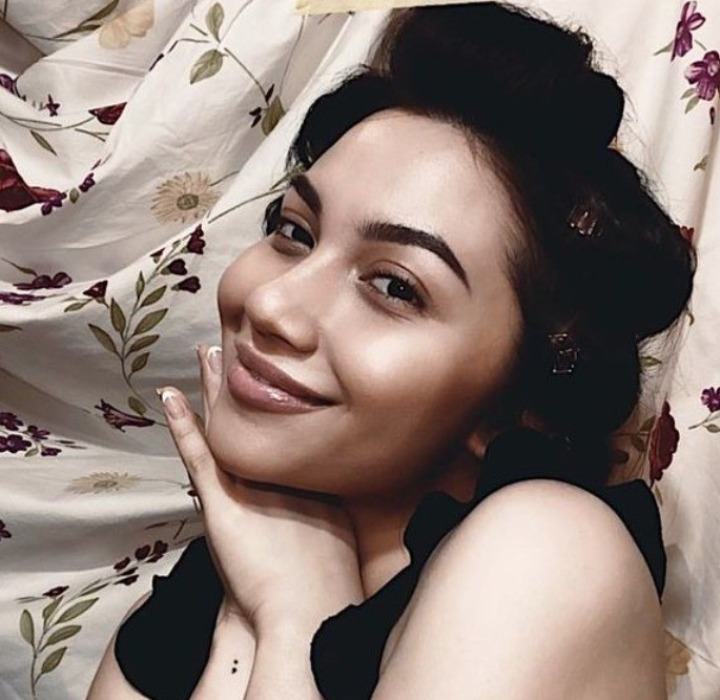 <i>No Makeup</i> Versi Ariel Tatum
