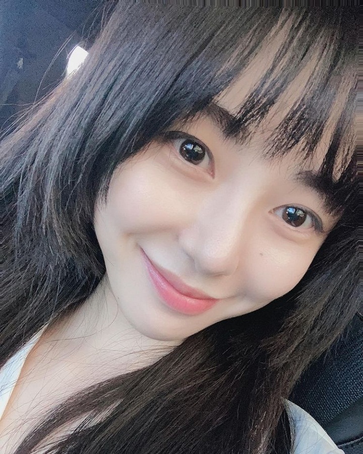 <i>Less Makeup</i> Kwon Mina tetap <i>On point</i>