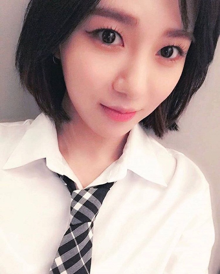 Keimutan Kwon Mina Dengan Rambut Pendek