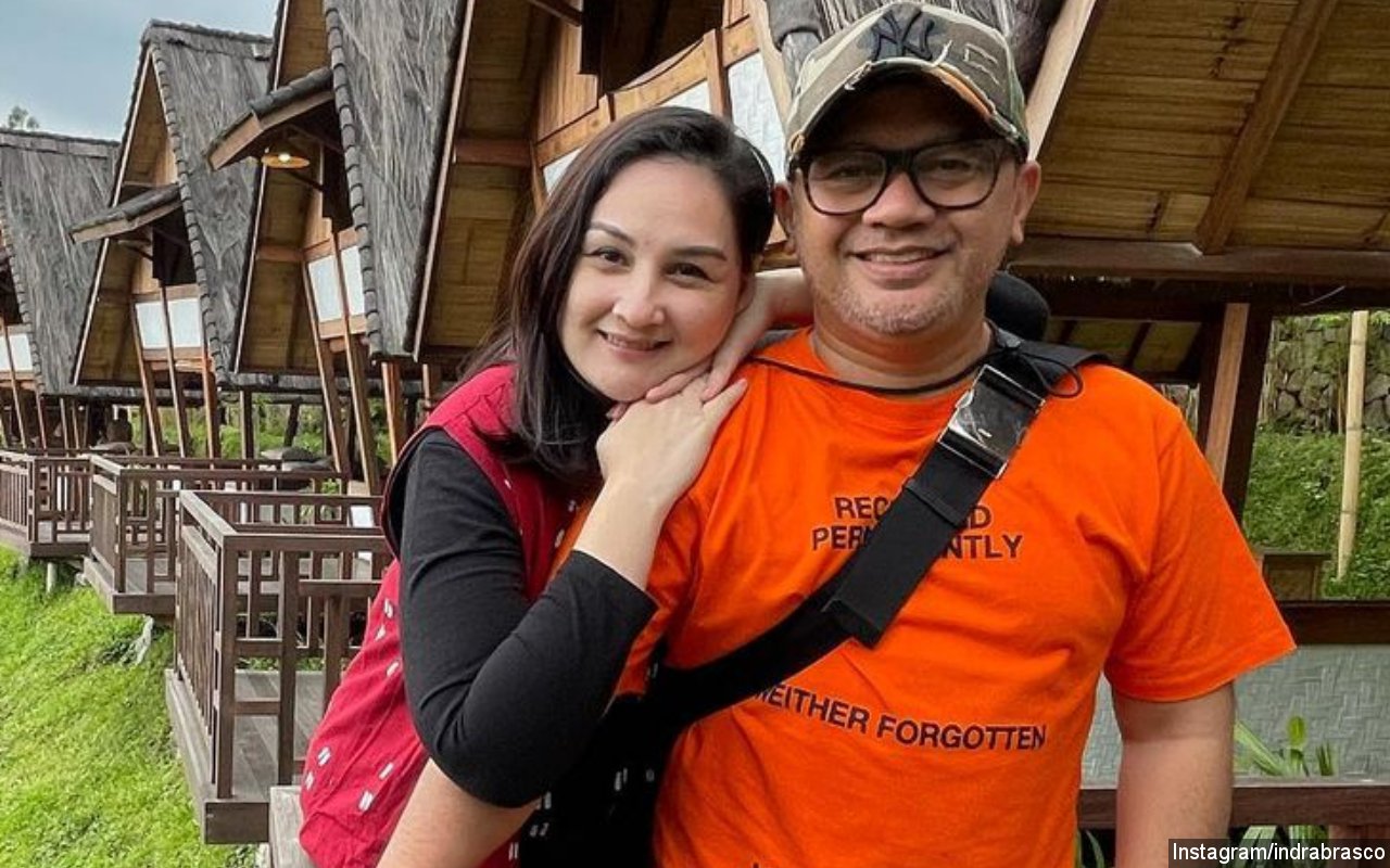 Mona Ratuliu Curhat Diprotes Suami, Netizen Salfok 'Gak Pake Celana'