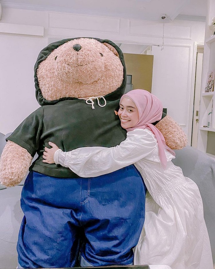 Makin Romantis, Billar Belikan Boneka Buat Lesty