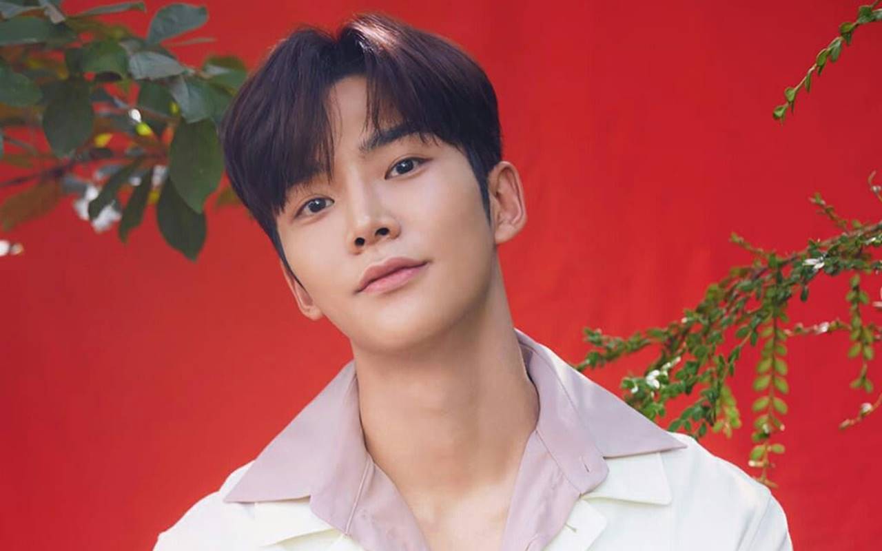 Rowoon SF9 Didapuk Jadi Model Brand Estee Lauder Korea Susul YoonA Girls' Generation