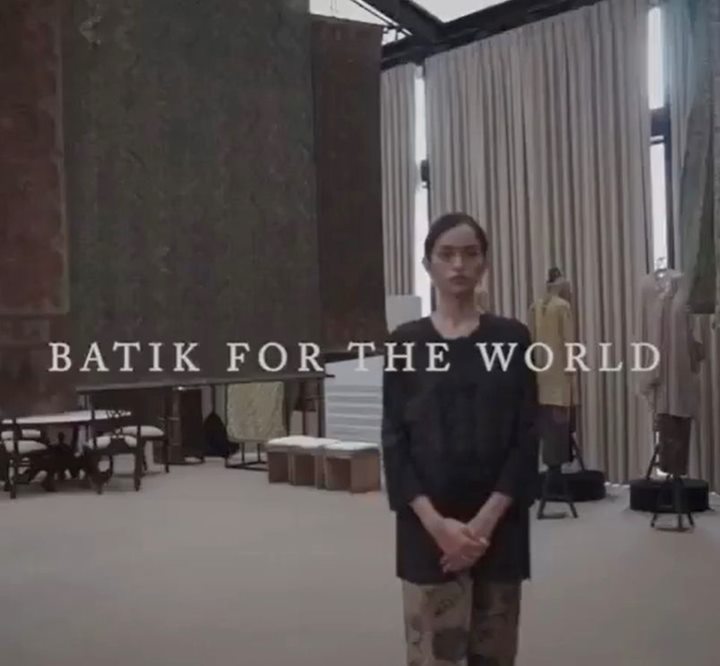 Menggelar Pagelaran Batik di markas UNESCO