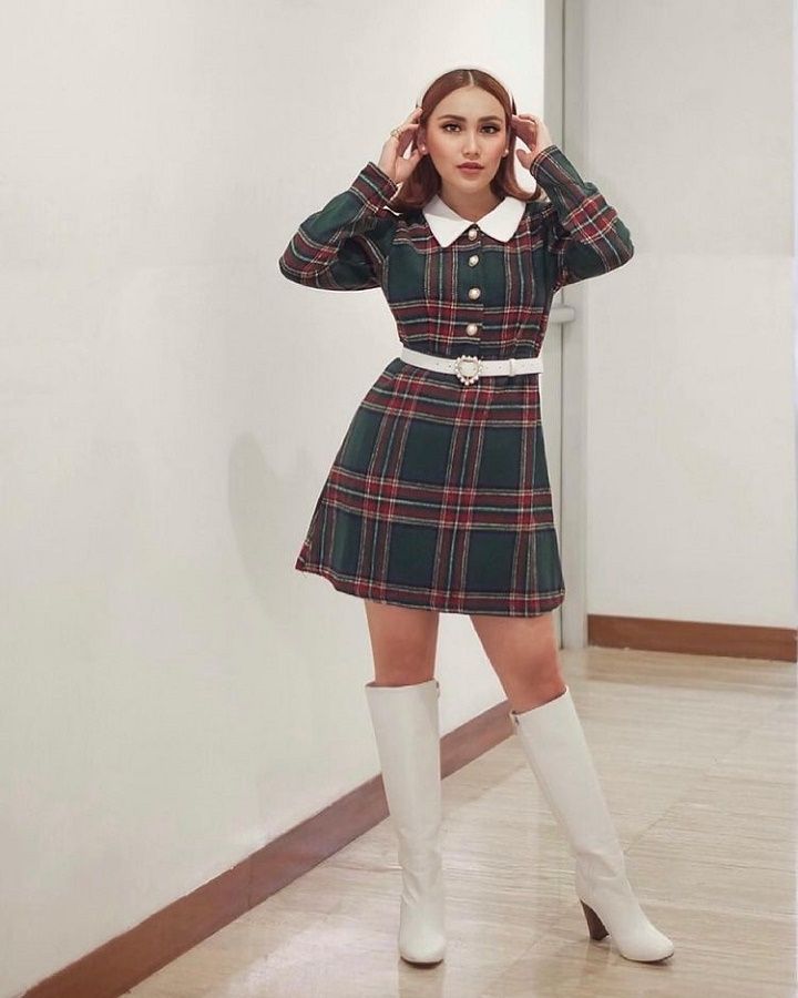 <i>retro girl</i>
