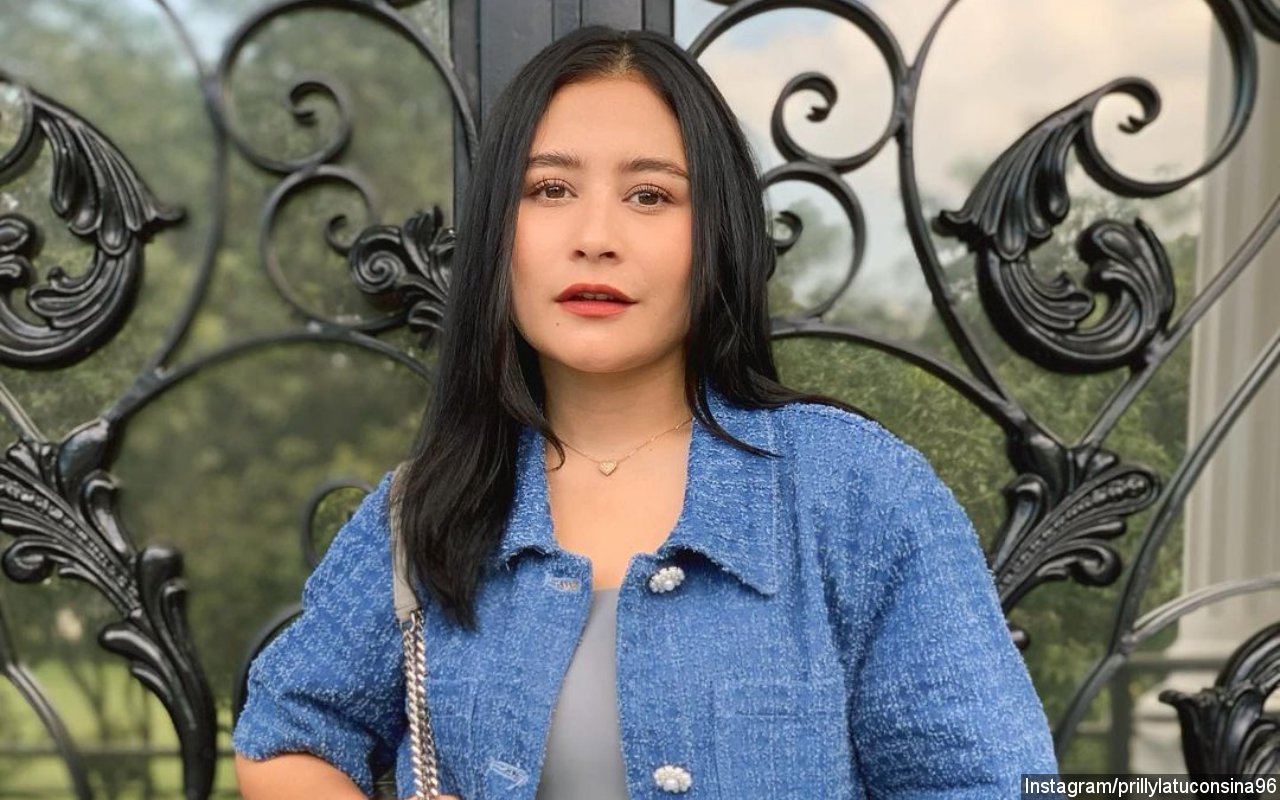 Prilly Latuconsina Pamer Foto Lawas Hits Sang Ibu: Bikin Banyak Cowo Jadi Sad Boy