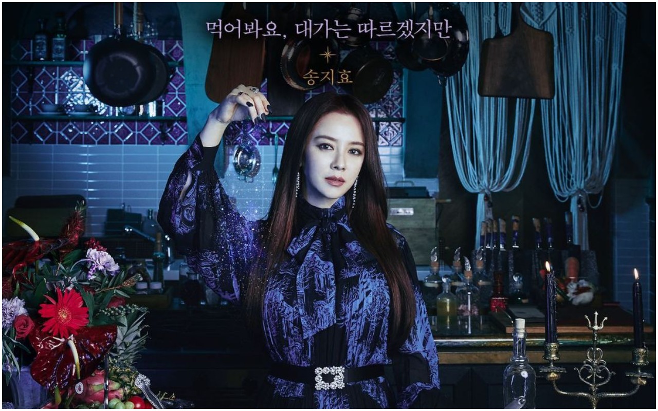 Duality Karakter! 7 Potret Menggemaskan Song Ji Hyo Yang Jadi Penyihir 'The Witch's Dinner
